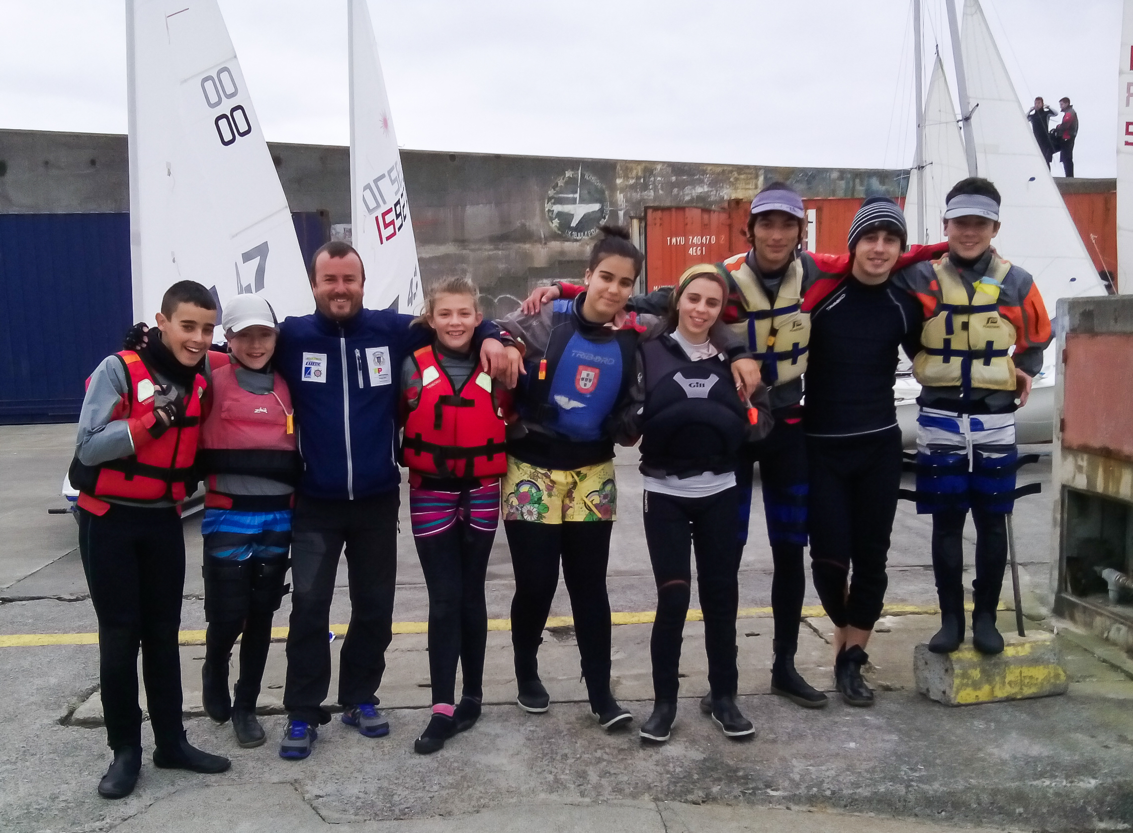 Os atletas e treinador do CNVFC